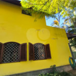 Casa com Piscina, Sauna e Edícula em Rua Arborizada no Tremembé