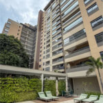 Indaiatuba- Sp - Edificio Athmosfera- R$ 1.800.000,00 - andar alto - 130,00 ms de area util - 3 suites, lavabo, sala 2 ambientes, 3 vagas de garagens - Area de lazer - Brinquedoteca - Piscina - Portão eletrônico - Portaria 24hs - sala de ginástica - Salão de festas - Salão de jogos - Cinema