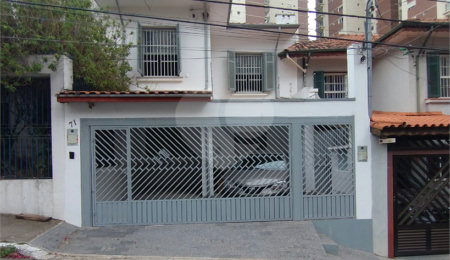 Sobrado à venda na Vila Mariana – 4 dormitórios, 1 suíte e excelente localização
