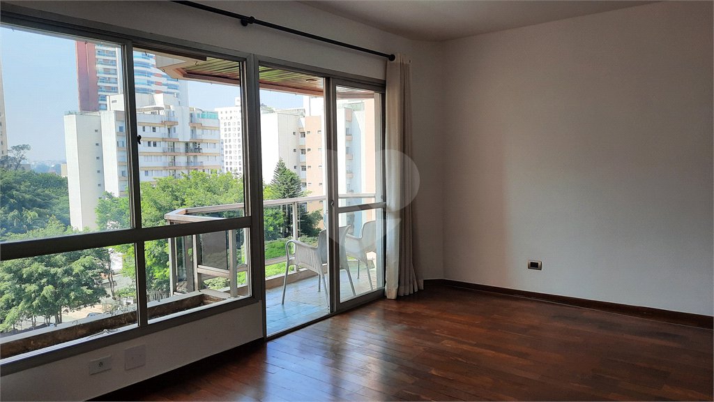 Apartamento à venda com 3 quartos, sendo 1 suíte, em Jardim Marajoara, São Paulo, SP