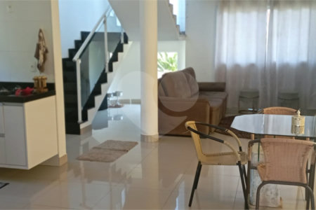 Casa à venda com 3 quartos, sendo 1 suíte, no condomínio Campos do Conde I, Paulínia - SP