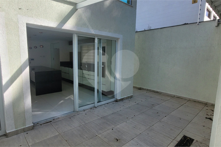 Sobrado à venda com 4 quartos, sendo 2 suítes, em Vila Irmãos Arnoni, São Paulo, SP