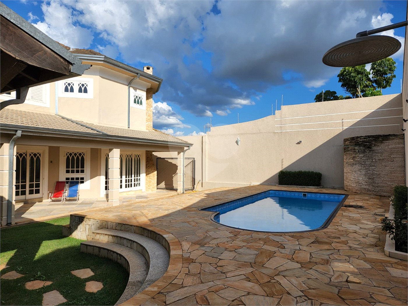 Casa à venda com 3 suítes em Vila Nastri, Itapetininga, SP