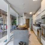 Casa à venda com 4 suítes no condomínio Residencial Canumã, São Paulo - SP