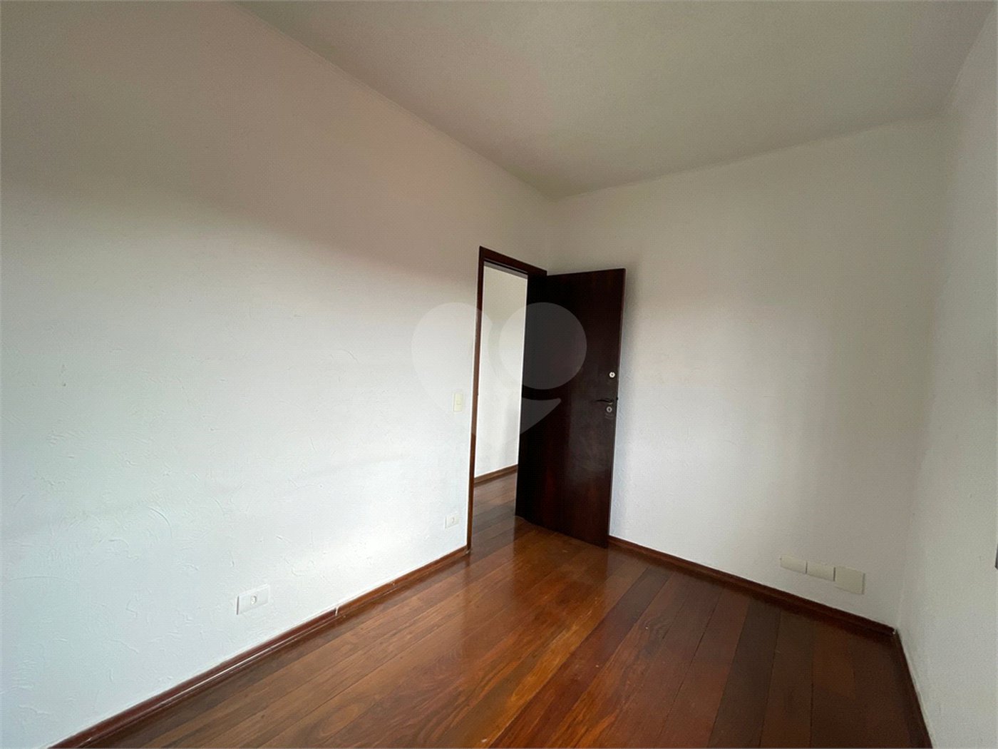Sobrado à venda com 4 quartos, sendo 1 suíte, em Vila Nova Cachoeirinha, São Paulo, SP