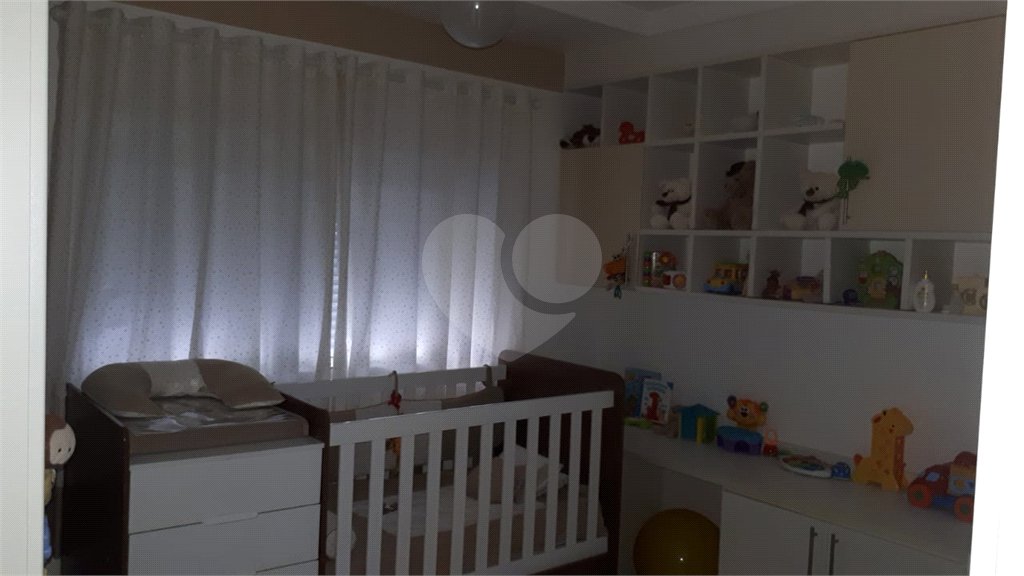 Casa à venda com 4 quartos, sendo 2 suítes, no condomínio Cond Residencial Villagio da Serra, São Paulo - SP