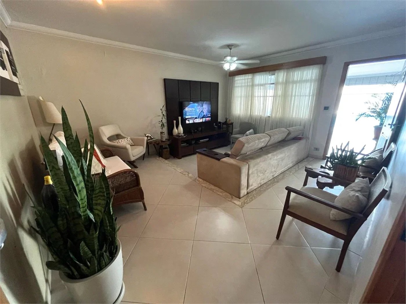 Casa à venda com 3 quartos, sendo 1 suíte,  em Jardim Casablanca, São Paulo, SP