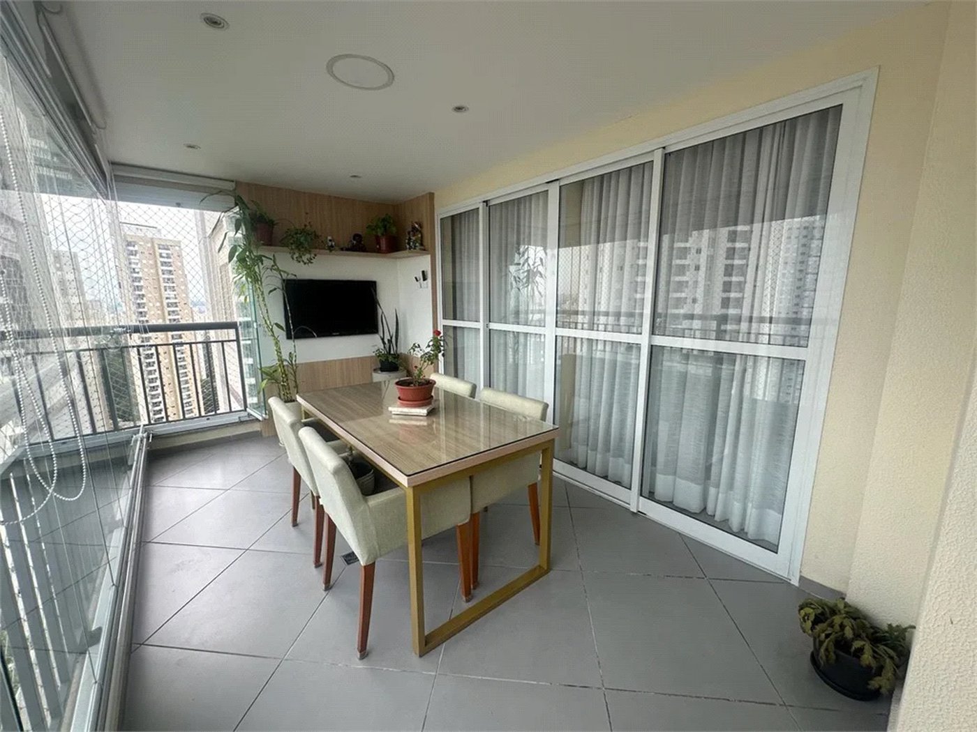 Apartamento à venda com 3 quartos, sendo 1 suíte,  em Vila Andrade, São Paulo, SP