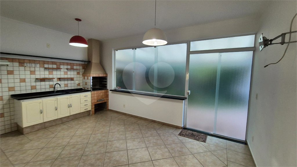 Casa para alugar com 3 quartos, sendo 1 suíte, no condomínio Recanto dos Paturis, Vinhedo - SP
