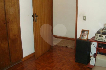 Casa à venda com 3 quartos, sendo 1 suíte,  em Jardim Aeroporto, São Paulo, SP