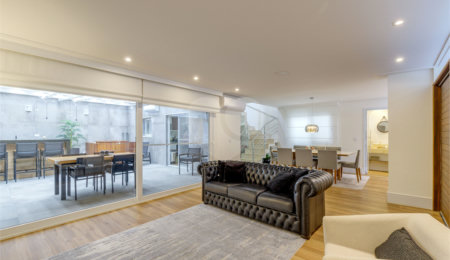 Casa à venda com 4 quartos, sendo 2 suítes, no condomínio Residencial Vila Lagos, São Paulo - SP