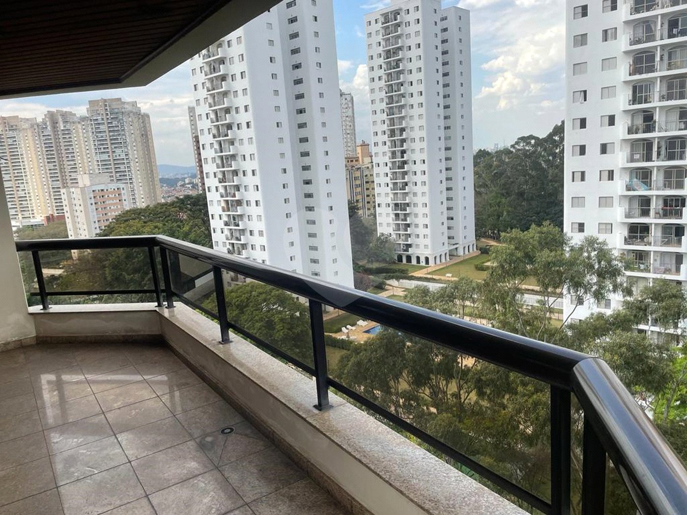 Apartamento à venda com 4 suítes em Vila Suzana, São Paulo, SP