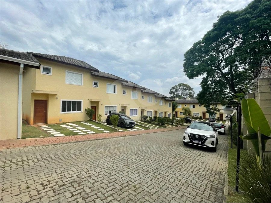 Casa à venda com 2 suítes no condomínio Cotia, Cotia - SP