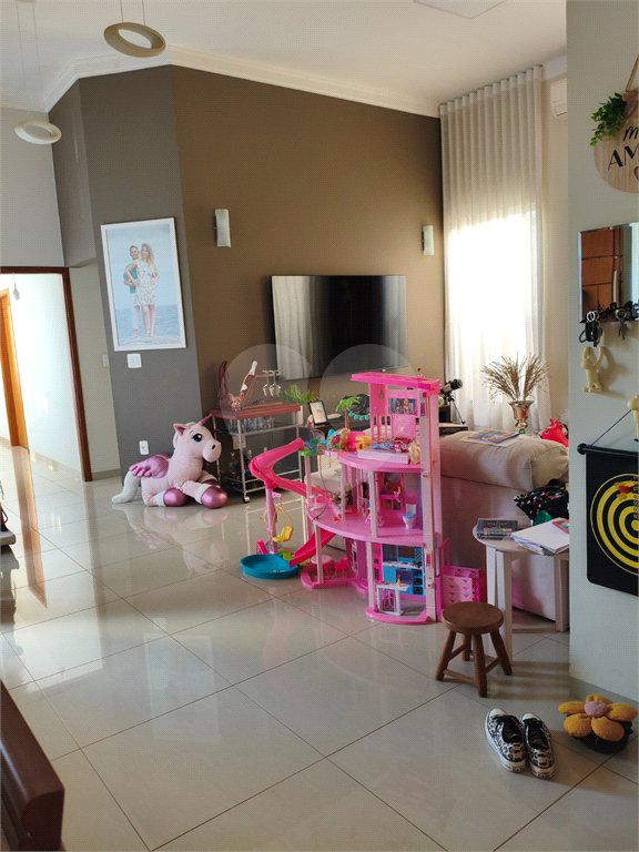 Casa à venda com 3 suítes em Carmo, Araraquara, SP