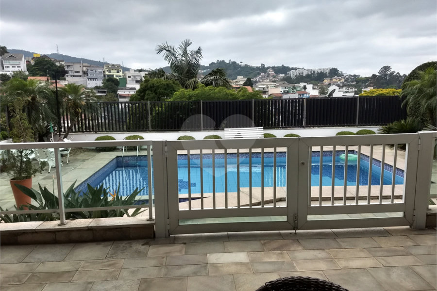Casa Térrea à venda ou para alugar com 4 suítes em Horto, São Paulo, SP