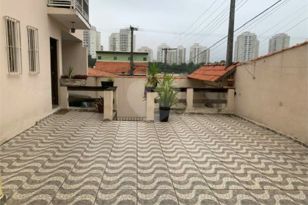 Sobrado à venda com 3 quartos, sendo 1 suíte, em Vila São Paulo, Mogi das Cruzes, SP