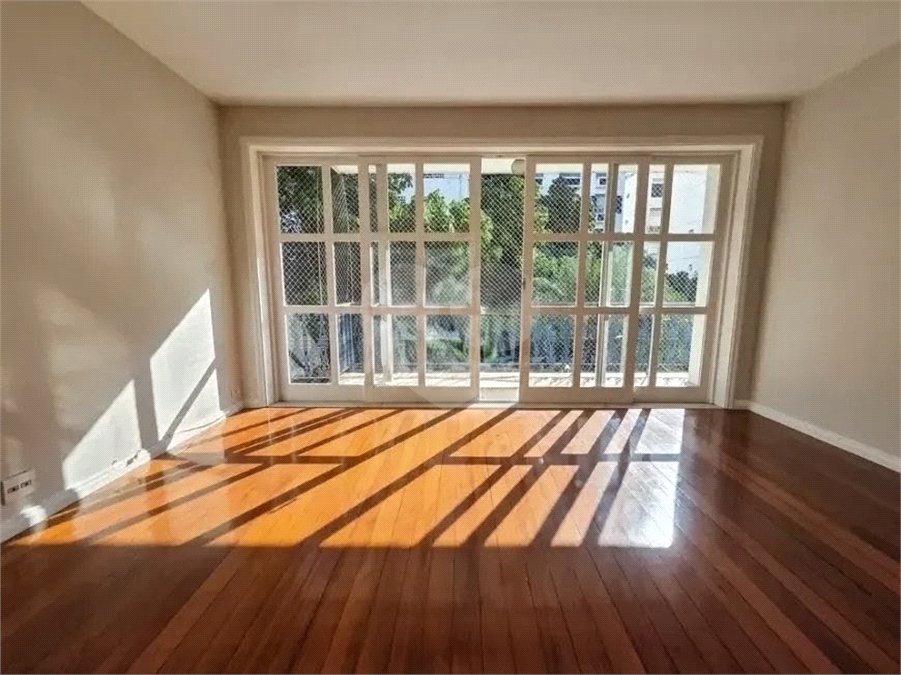 Apartamento à venda com 4 quartos, sendo 1 suíte, em Lagoa, Rio de Janeiro, RJ