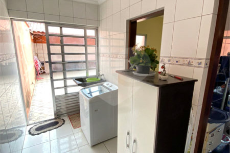 Sobrado à venda com 3 quartos, sendo 1 suíte, em Jardim dos Ipês, Suzano, SP