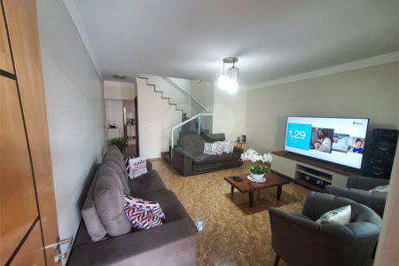 Sobrado à venda com 4 quartos, sendo 1 suíte,  em Vila São Geraldo, São Paulo, SP