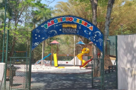 Casa à venda com 4 suítes no condomínio Reserva Colonial, Valinhos - SP