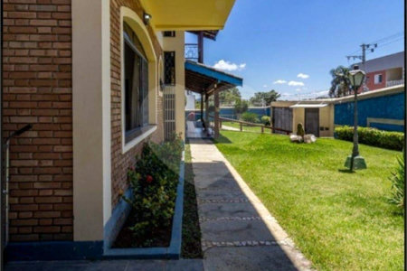 Casa com 6 Quartos e 8 banheiros à Venda, 1500 m² de Terreno em Atibaia/SP