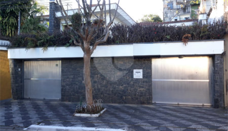 Casa à venda com 4 quartos, sendo 2 suítes,  em Vila Paulicéia, São Paulo, SP