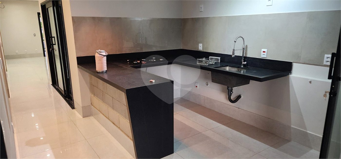 Casa à venda com 2 quartos, sendo 1 suíte, no condomínio Florais Esmeralda, Cuiabá - MT