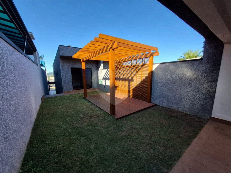Sobrado à venda com 3 quartos, sendo 1 suíte, em Jardim do Lago, Atibaia, SP