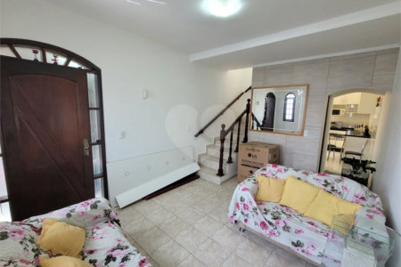 Sobrado à venda com 3 quartos, sendo 1 suíte, em Vila dos Remédios, São Paulo, SP
