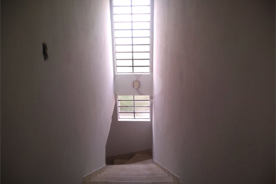 Sobrado à venda com 3 quartos em Vila Nivi, São Paulo, SP
