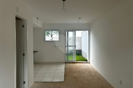Casa à venda com 2 quartos no condomínio Vila das Paineiras, Suzano - SP