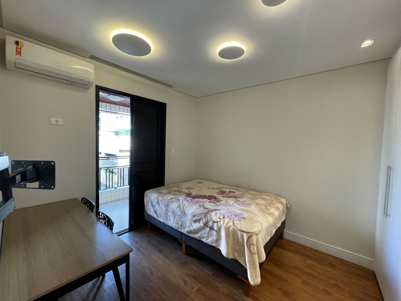 Apartamento 3 dormitórios (1 suíte), vaga para 2 carros, no Boqueirão, Santos