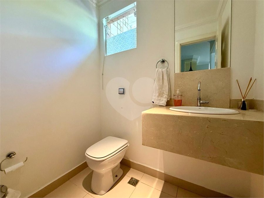Casa à venda com 4 quartos, sendo 2 suítes,  no condomínio Morada da Lua, Vinhedo - SP