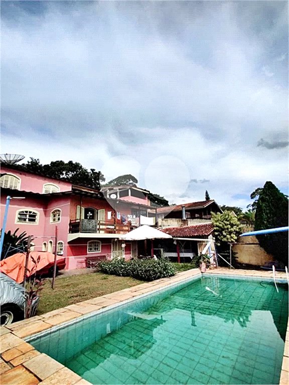 Casa à venda com 4 quartos, sendo 1 suíte, no condomínio Chacarás Bela Vista, Mairiporã - SP