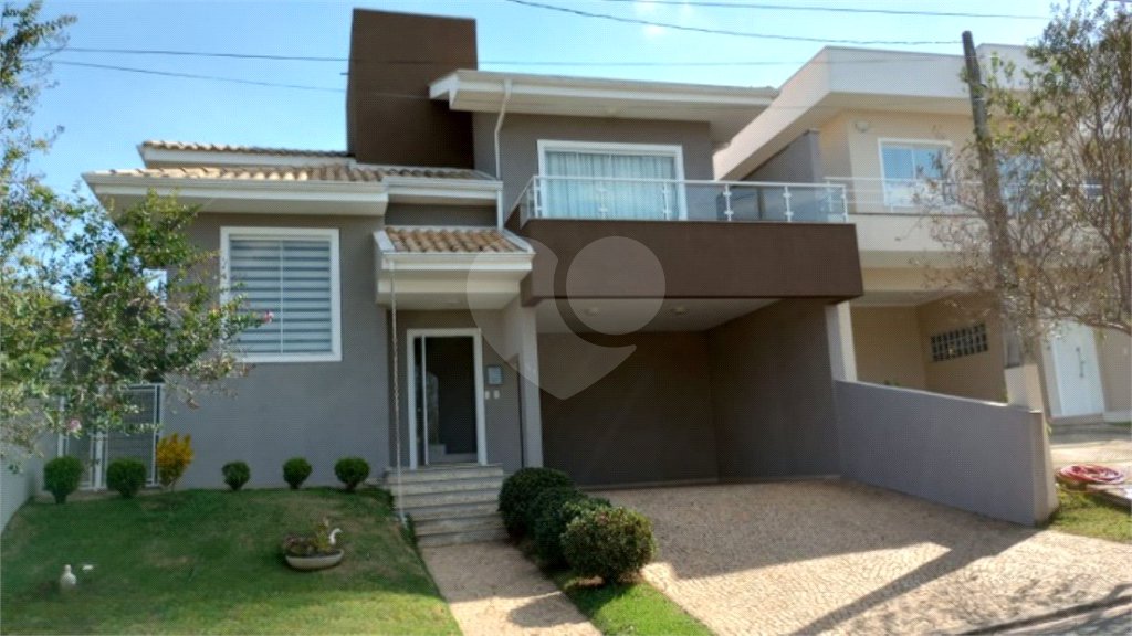 Casa à venda com 3 suítes no condomínio Picollo, Louveira - SP