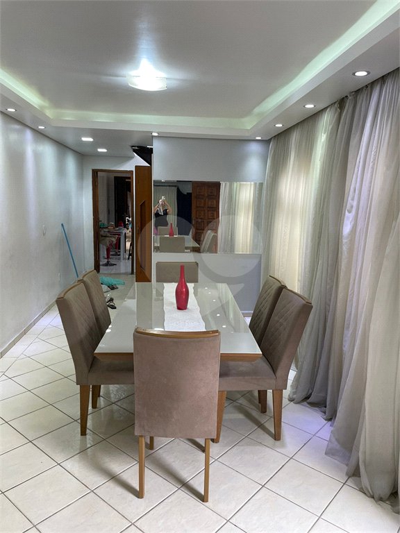 Sobrado à venda com 2 quartos, sendo 1 suíte,  em Ferreira, São Paulo, SP