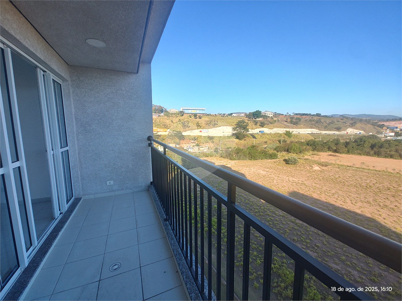 Apartamento para alugar com 3 quartos, sendo 1 suíte,  em Jardim das Palmeiras, Atibaia, SP