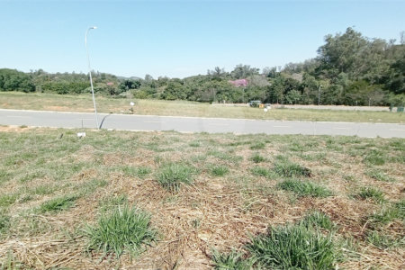 Terreno à venda com 1 suíte em Jardim Portugal, Valinhos, SP