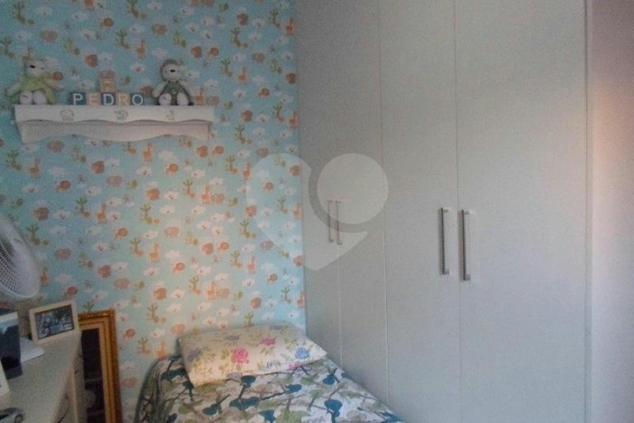 Casa à venda com 3 quartos, sendo 1 suíte, no condomínio Fernandes, São Paulo - SP