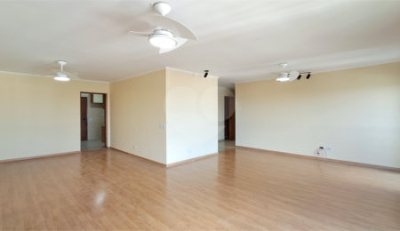 Apartamento à venda com 3 quartos, sendo 1 suíte,  em Alto da Boa Vista, São Paulo, SP
