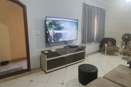 Casa à venda com 4 quartos, sendo 3 suítes, em Jardim Vila Galvão, Guarulhos, SP