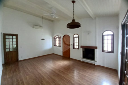 Casa à venda com 4 quartos, sendo 1 suíte,  em Vila Oliveira, Mogi das Cruzes, SP