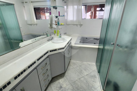 Casa à venda com 4 quartos, sendo 2 suítes, no condomínio Marambaia, Vinhedo - SP