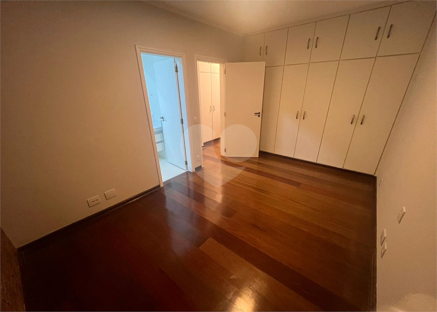 Casa à venda ou para alugar com 4 quartos, sendo 2 suítes, no condomínio Lago Azul, Araçoiaba da Serra - SP
