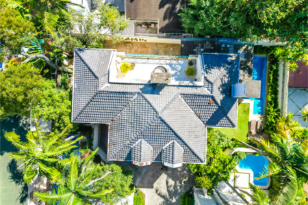 Casa à venda com 5 quartos, sendo 4 suítes, no condomínio Bounganville, São Paulo - SP