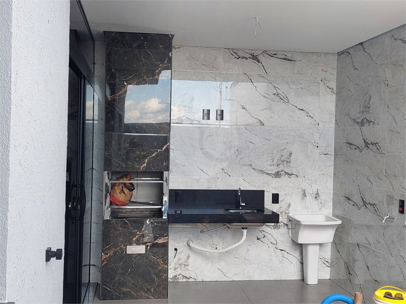 Casa à venda com 3 quartos, sendo 1 suíte, no condomínio Horto Florestal Villagio, Sorocaba - SP