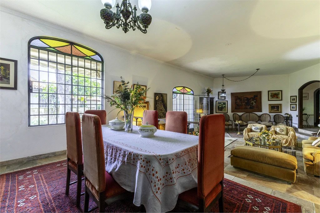 Casa à venda com 4 quartos, sendo 2 suítes, em Jardim Leonor, São Paulo, SP