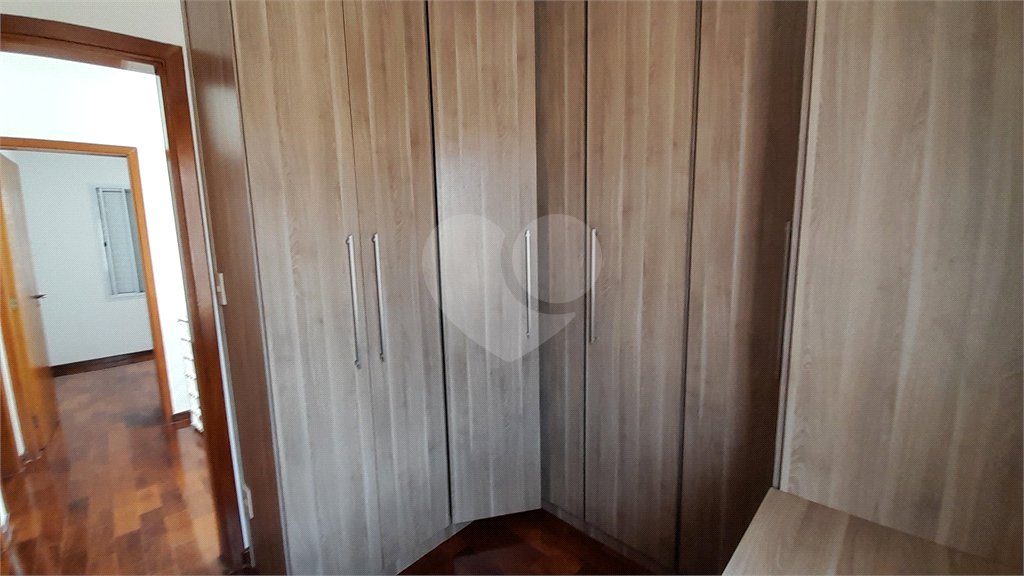 Casa à venda com 3 quartos, sendo 1 suíte, no condomínio Residencial Jardins, São Bernardo do Campo - SP
