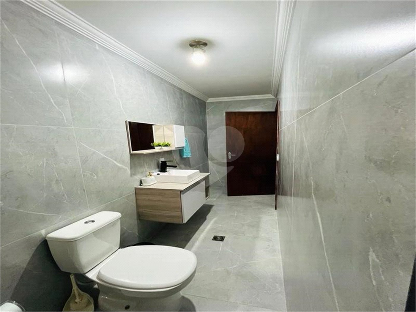 Casa à venda com 4 suítes no condomínio Vale do Lago, Sorocaba - SP
