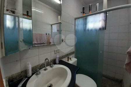 Casa à venda ou para alugar com 3 quartos, sendo 2 suítes, no condomínio Chácara das Rosas, São Paulo - SP